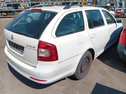 Škoda Octavia II facelift 1.6 TDi (CAYC ) 77kW r.2011 bílá na náhradní díly
