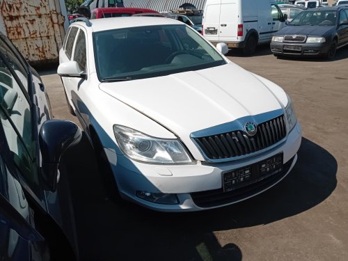 Škoda Octavia II facelift 1.6 TDi (CAYC ) 77kW r.2011 bílá na náhradní díly
