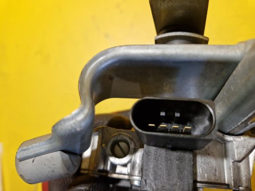 TÁHLA STĚRAČŮ S MOTORKEM - 405121 - BMW 1 (E87) - 18694