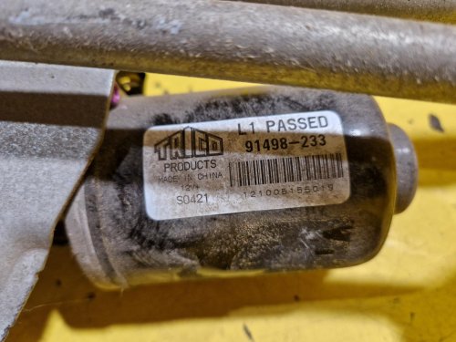 TÁHLA STĚRAČŮ S MOTORKEM - 93390344 - OPEL MERIVA A - 21360