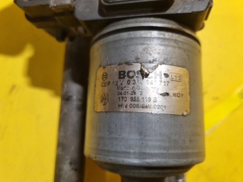 TÁHLA STĚRAČŮ S MOTORKEM 0390241717 VW TOURAN I (1T1, 1T2) - 16930