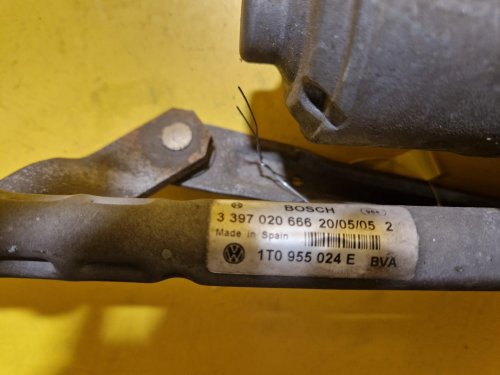 TÁHLA STĚRAČŮ S MOTORKEM 0390241786 VW TOURAN I (1T1, 1T2) - 18152