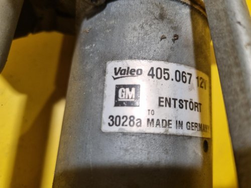 TÁHLA STĚRAČŮ S MOTORKEM 13182340 OPEL CORSA D - 17024