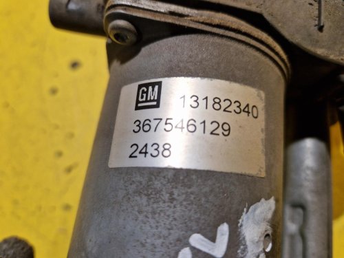 TÁHLA STĚRAČŮ S MOTORKEM 13182340 OPEL CORSA D - 21068