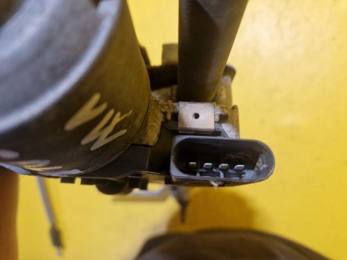 TÁHLA STĚRAČŮ S MOTORKEM 1K1955119E  VW GOLF V, VI, JETTA III, SCIROCCO III / ŠKODA OCTAVIA II - 19365