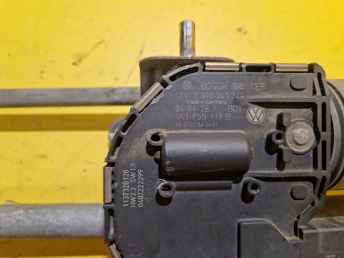 TÁHLA STĚRAČŮ S MOTORKEM 1K1955119B VW GOLF V, VI, JETTA III, SCIROCCO III / ŠKODA OCTAVIA II - 18150