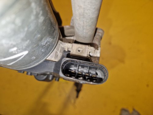 TÁHLA STĚRAČŮ S MOTORKEM 1K1955119B VW GOLF V, VI, JETTA III, SCIROCCO III / ŠKODA OCTAVIA II - 18150