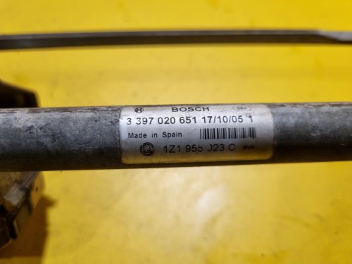 TÁHLA STĚRAČŮ S MOTORKEM 1Z1955119A - ŠKODA OCTAVIA II - 17859