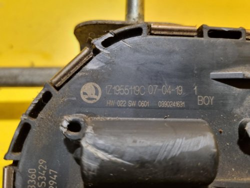 TÁHLA STĚRAČŮ S MOTORKEM 1Z1955119A - ŠKODA OCTAVIA II - 17860