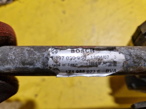 TÁHLA STĚRAČŮ S MOTORKEM 1Z1955119A - ŠKODA OCTAVIA II - 18695