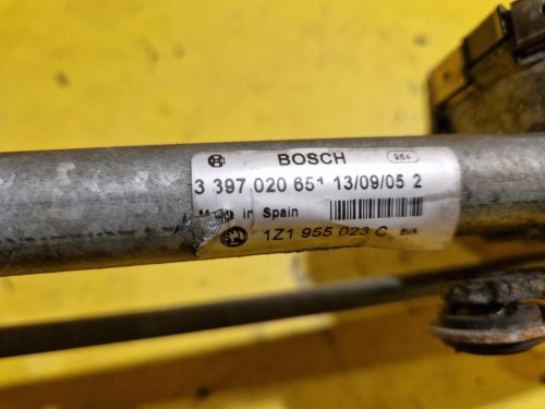 TÁHLA STĚRAČŮ S MOTORKEM 1Z1955119A - ŠKODA OCTAVIA II - 18696