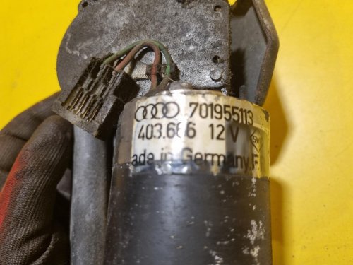 TÁHLA STĚRAČŮ S MOTORKEM 701955113 VW TRANPORTER T4 - 17022