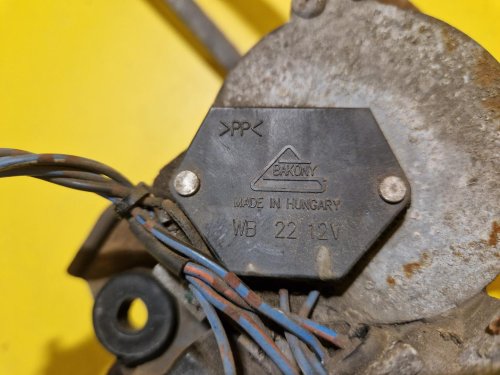 TÁHLA STĚRAČŮ S MOTORKEM SUZUKI SWIFT III - 18145