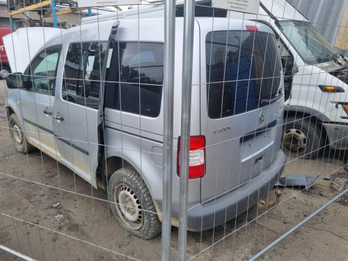 Volkswagen Caddy 1.9 TDI ( BLS ) 77kW r.2006 šedá na náhradní díly