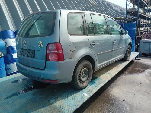 Volkswagen Touran 1.9 TDI ( BLS ) 77kW r.2008 na náhradní díly