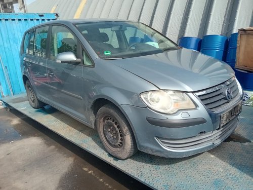 Volkswagen Touran 1.9 TDI ( BLS ) 77kW r.2008 na náhradní díly