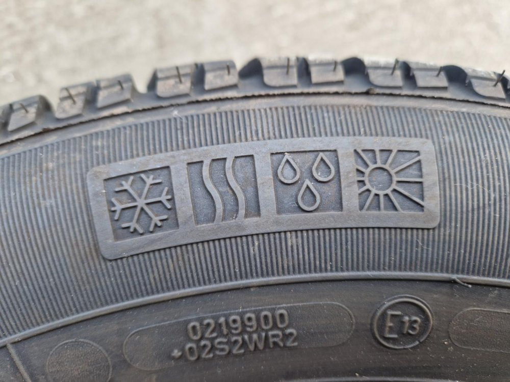 2 KS CELOROČNÍ PNEUMATIKA DEBICA NAVIGATOR 165/70 R13 79T - 20479