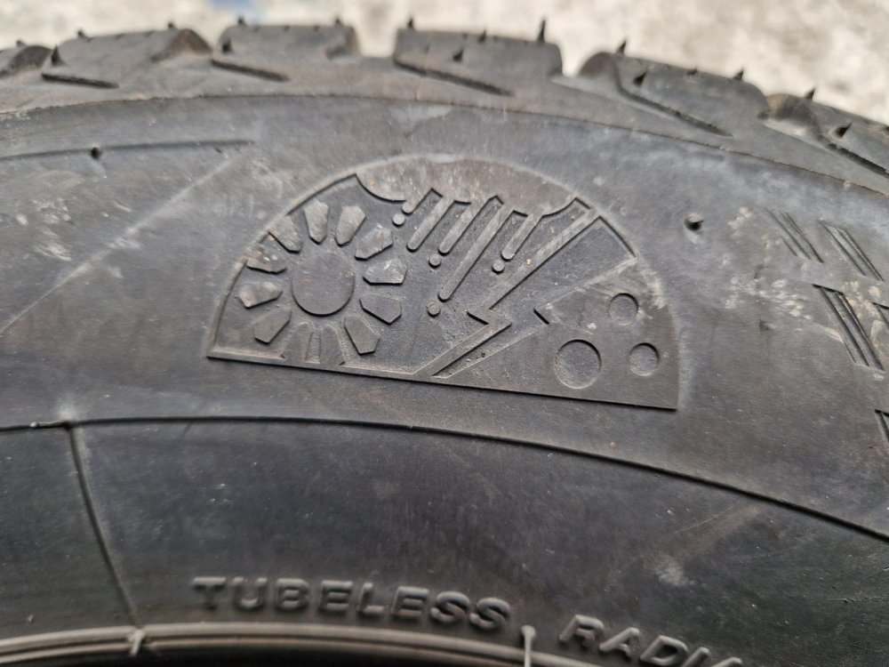 2 KS CELOROČNÍ PNEUMATIKA FIRESTONE MULTISEASON 175/70 R13 82T - 21059 2 KS CELOROČNÍ PNEUMATIKA FIRESTONE MULTISEASON 175/70 R13 82T - 21059