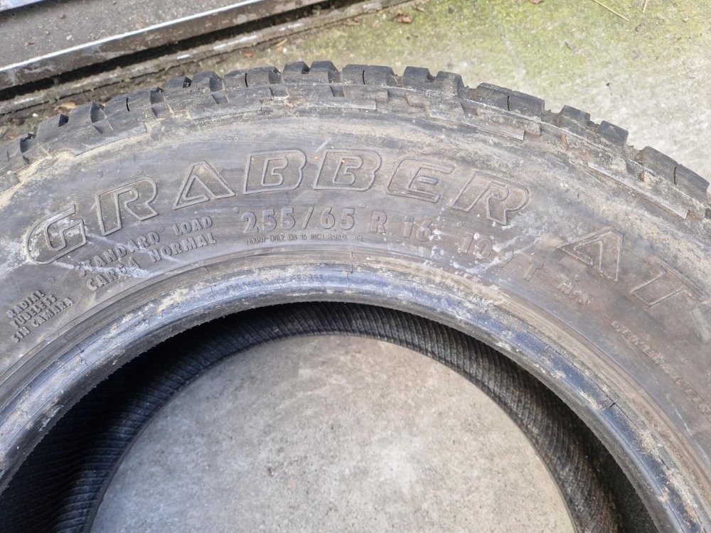 2 KS CELOROČNÍ PNEUMATIKA GENERAL GRABBER AT 255/65 R16 109T - 20485