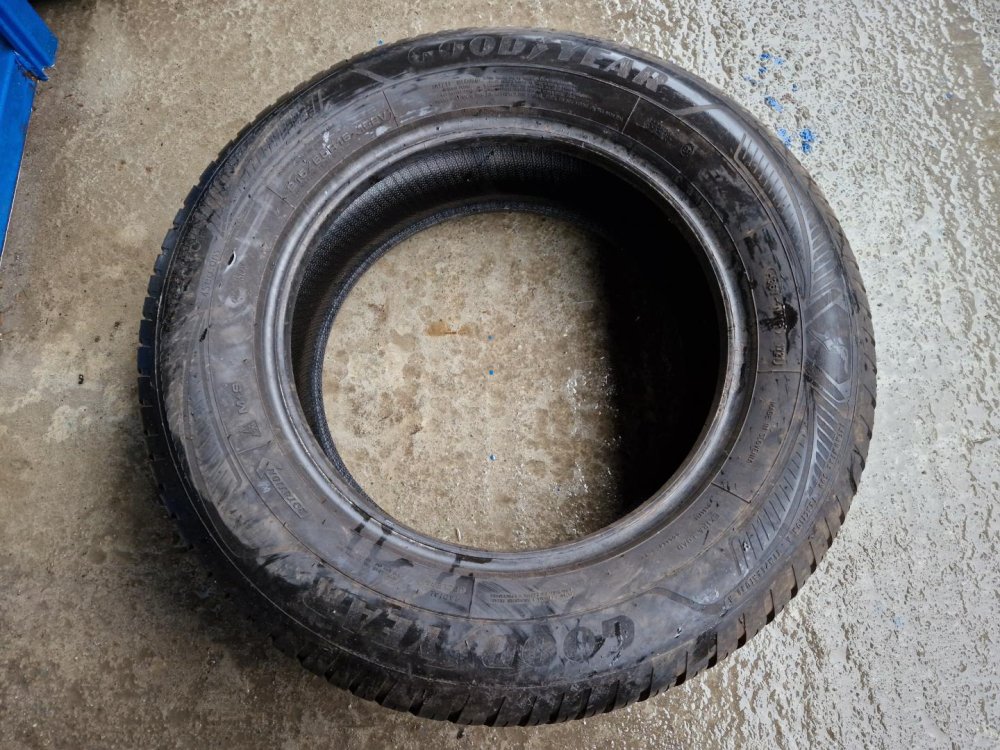 2 KS CELOROČNÍ PNEUMATIKA GOODYEAR VECTOR 4SEASONS 215/65 R16 102V - 20297