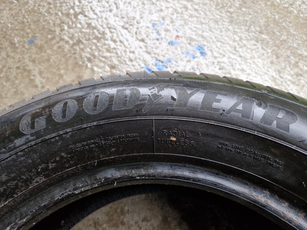 2 KS CELOROČNÍ PNEUMATIKA GOODYEAR VECTOR 4SEASONS 215/65 R16 102V - 20297
