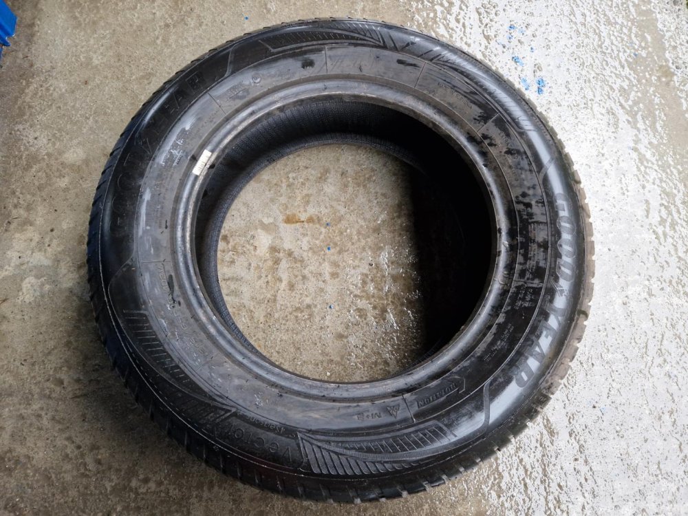 2 KS CELOROČNÍ PNEUMATIKA GOODYEAR VECTOR 4SEASONS - 215/65 R16 102V - 20298