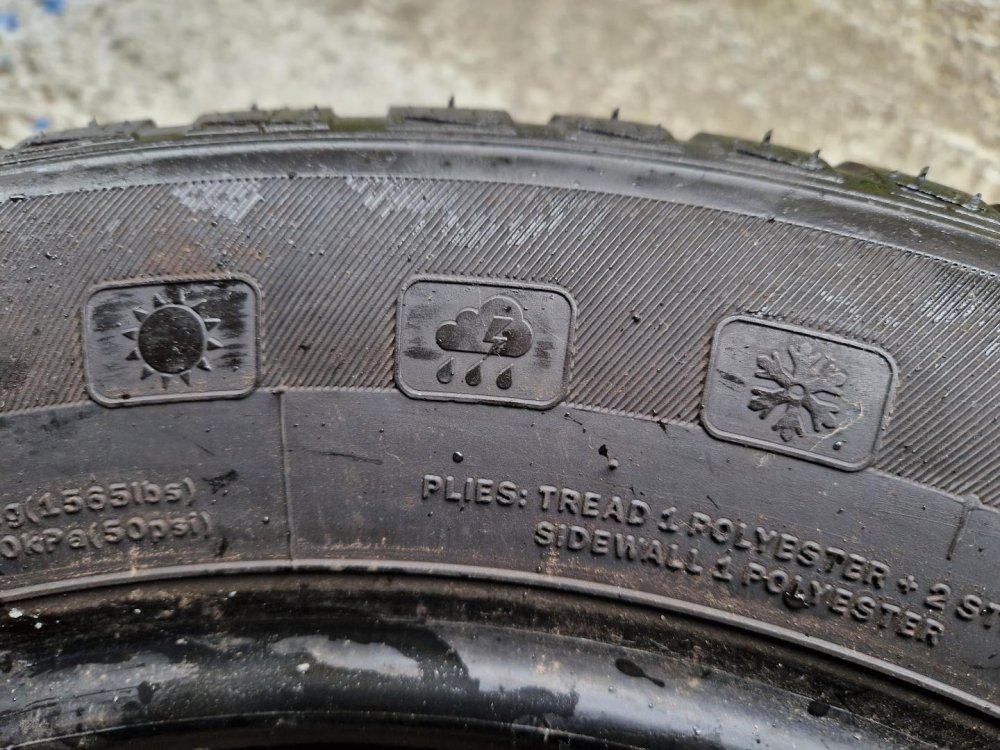 2 KS CELOROČNÍ PNEUMATIKA TOMKET ALLYEAR 3 - 205/60 R16 96V - 20490