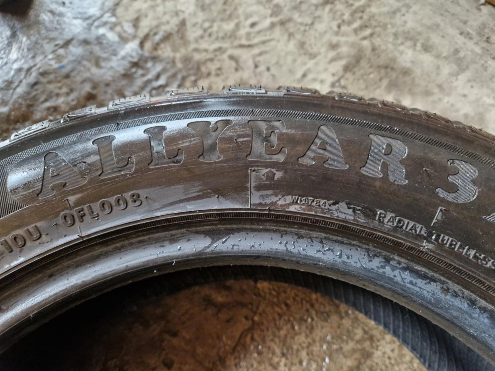 2 KS CELOROČNÍ PNEUMATIKA TOMKET ALLYEAR 3 - 215/55 R16 97V - 20650 2 KS CELOROČNÍ PNEUMATIKA TOMKET ALLYEAR 3 - 215/55 R16 97V - 20650