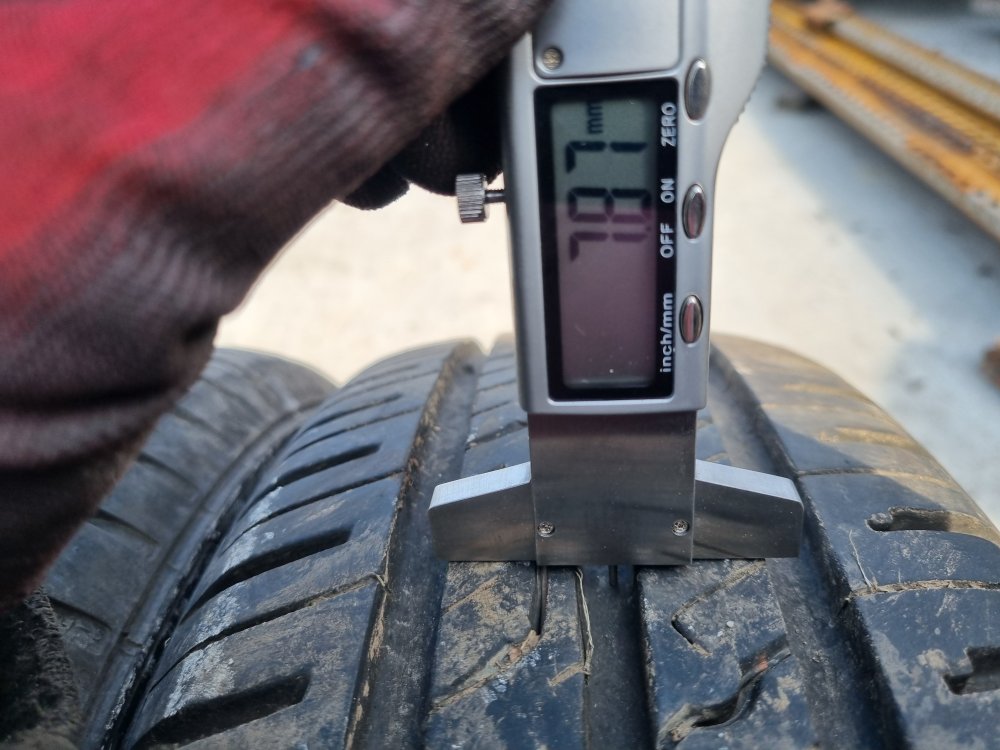 2 KS LETNÍ PNEUMATIKA BARUM BRAVURIS 5 - 185/60 R15 84H - 17855
