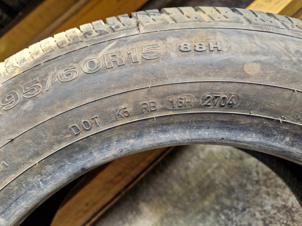 2 KS LETNÍ PNEUMATIKA DUNLOP 195/60 R15 88H - 12083