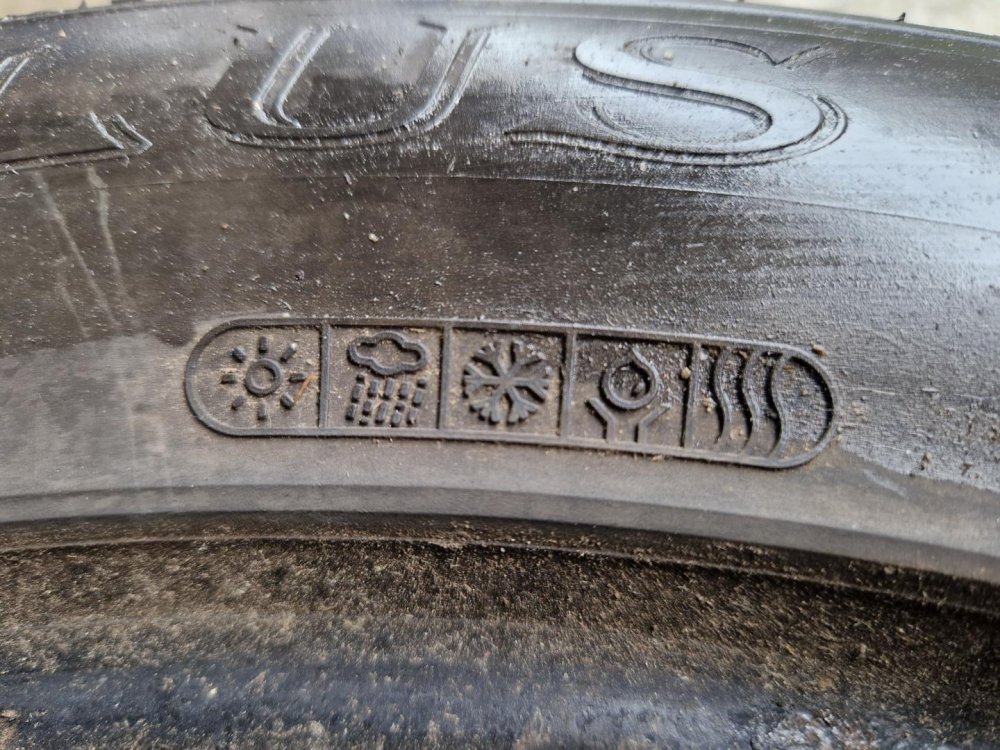 2 KS ZIMNÍ PNEUMATIKA APLUS A909 - 215/50 R17 95W - 20496