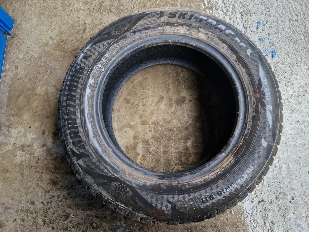 2 KS ZIMNÍ PNEUMATIKA ARMSTRONG SKI-TRAC PC 195/65 R15 91T - 20600