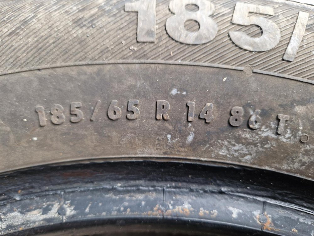 2 KS ZIMNÍ PNEUMATIKA BARUM POLARIS 3   185/65 R14 86T - 20642 2 KS ZIMNÍ PNEUMATIKA BARUM POLARIS 3   185/65 R14 86T - 20642