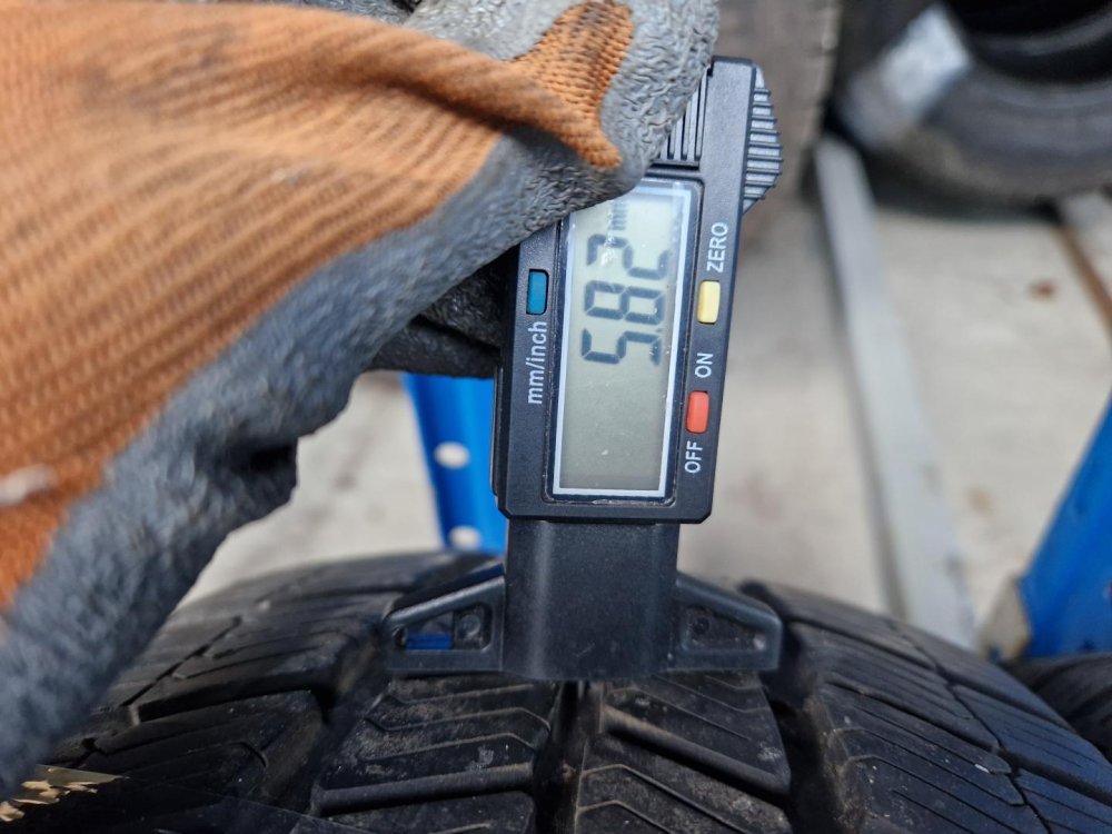 2 KS ZIMNÍ PNEUMATIKA BARUM POLARIS 3 - 195/50 R15 82T - 21156