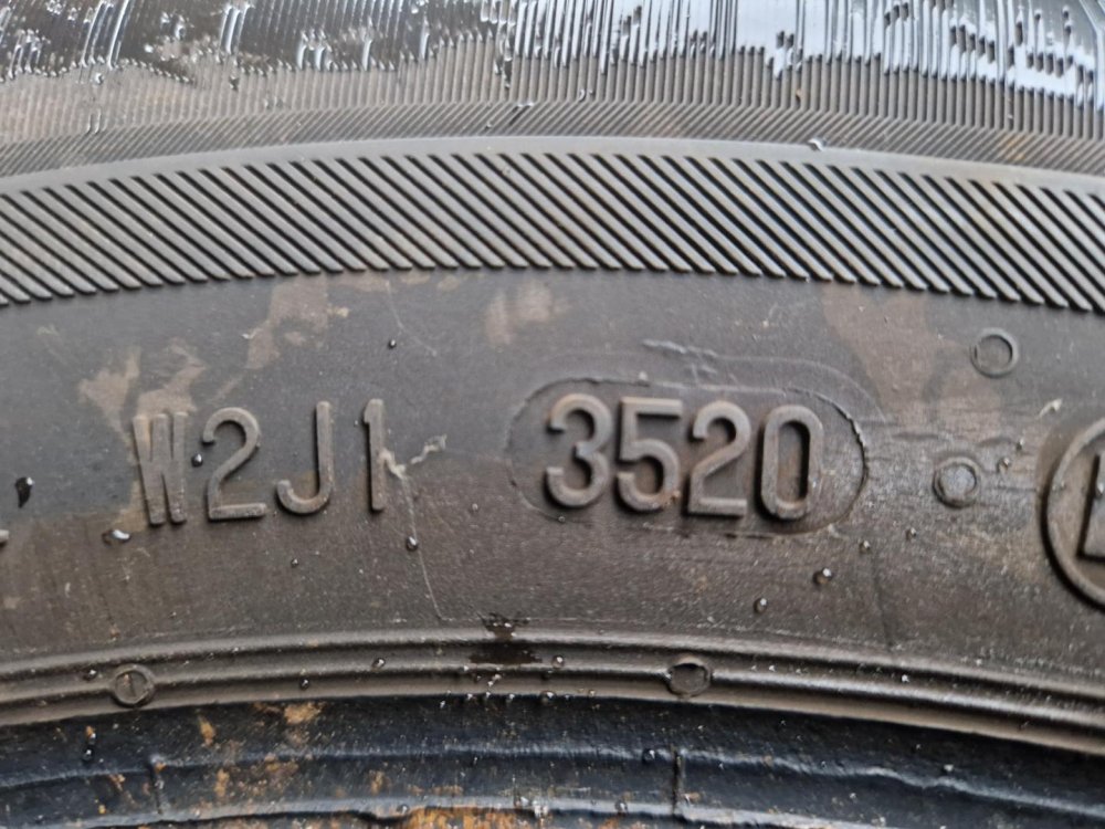2 KS ZIMNÍ PNEUMATIKA BARUM POLARIS 5 - 185/60 R14 86T - 20605