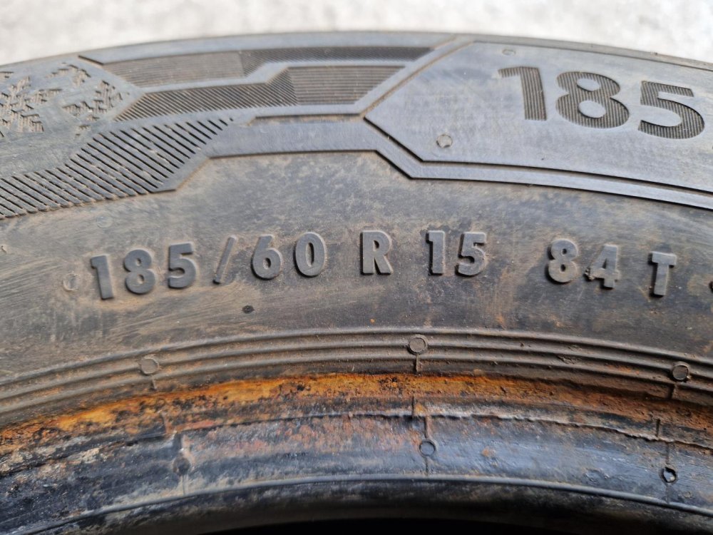 2 KS ZIMNÍ PNEUMATIKA BARUM POLARIS 5 - 185/60 R15 84T - 20735 2 KS ZIMNÍ PNEUMATIKA BARUM POLARIS 5 - 185/60 R15 84T - 20735