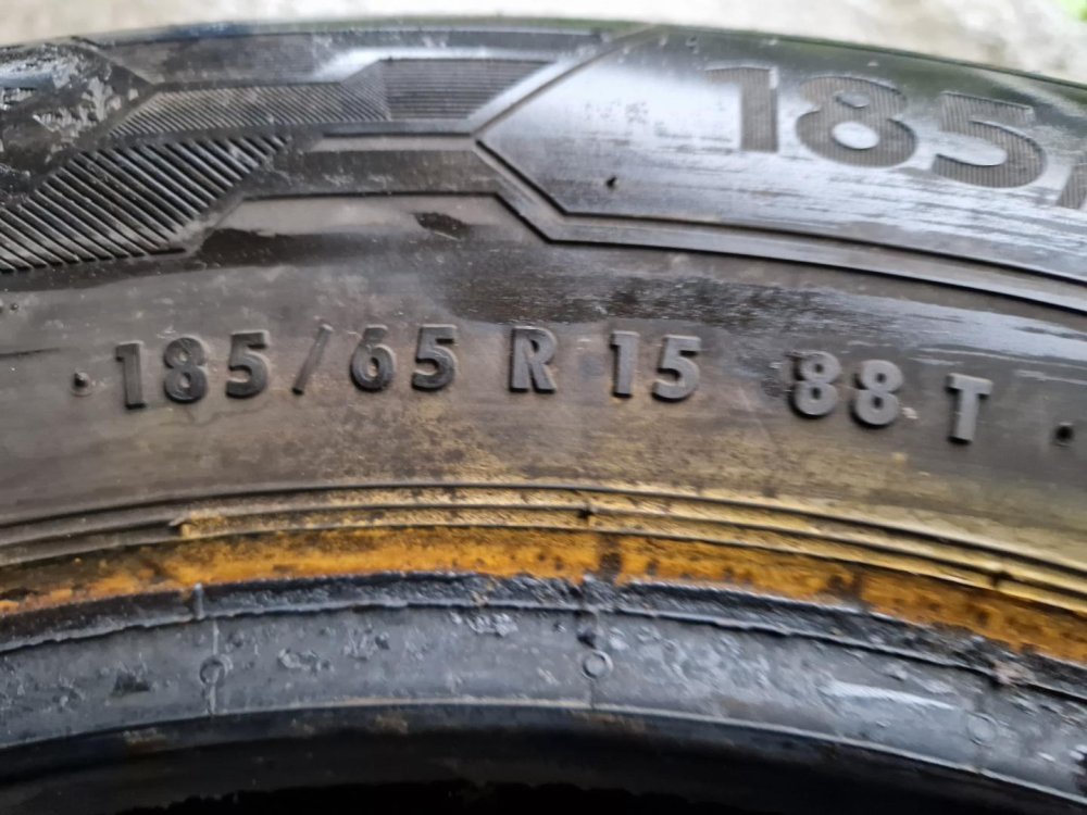 2 KS ZIMNÍ PNEUMATIKA BARUM POLARIS 5 - 185/65 R15 88T - 20502