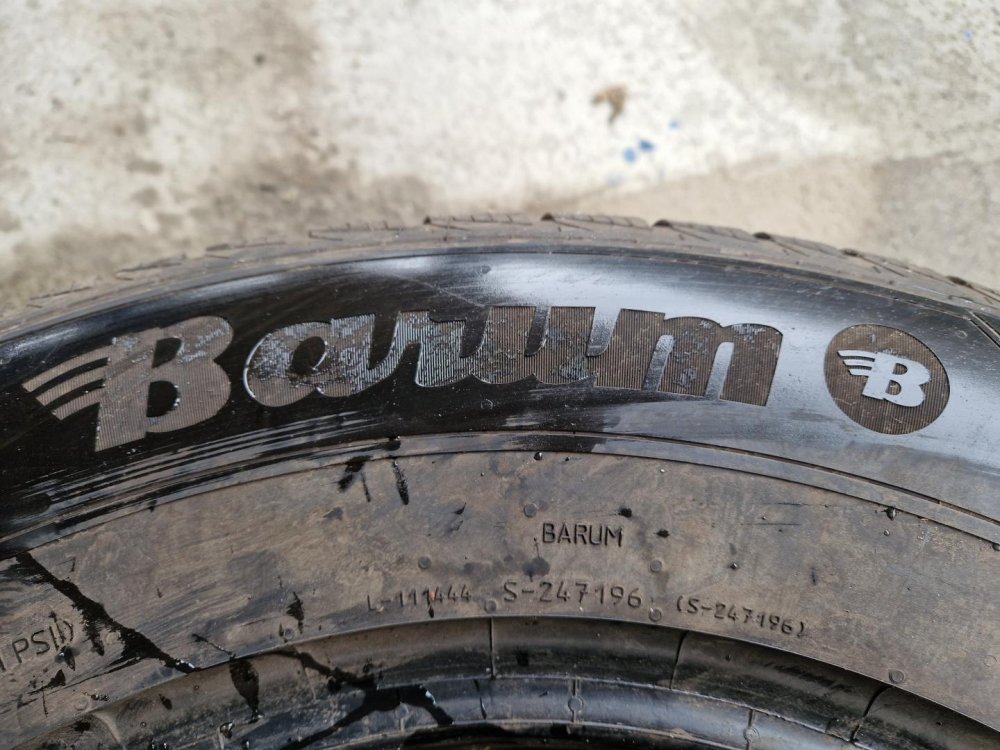2 KS ZIMNÍ PNEUMATIKA BARUM POLARIS 5 - 245/70 R16 107H - 20296