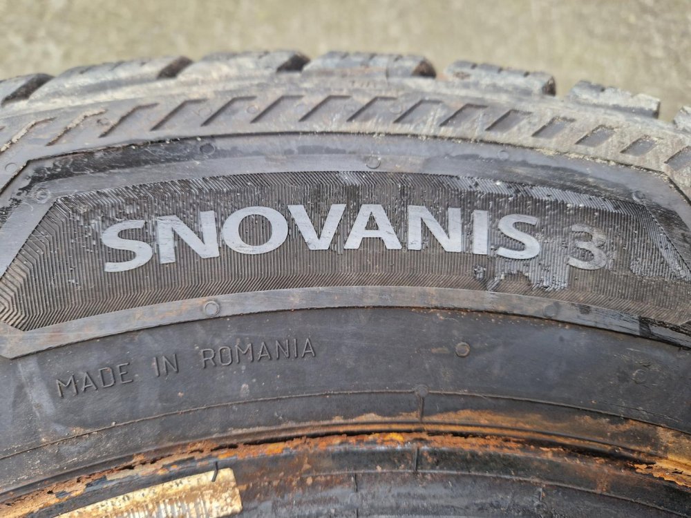 2 KS ZIMNÍ PNEUMATIKA BARUM SNOVANIS 3 - 215/65 R16 C 109/107R - 20464