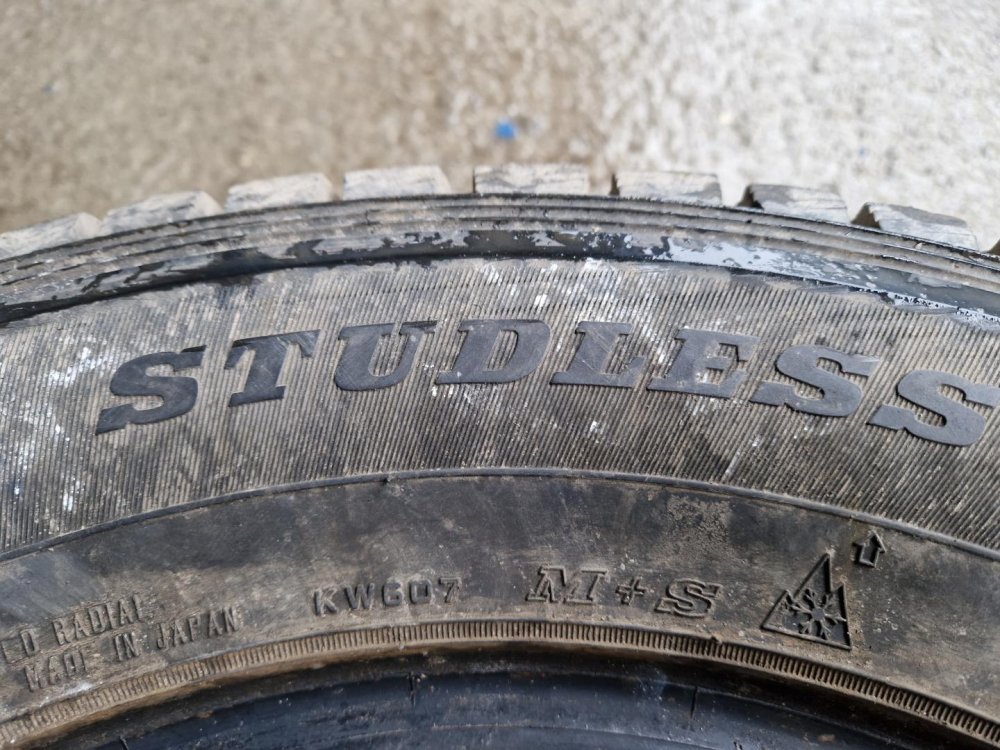2 KS ZIMNÍ PNEUMATIKA DUNLOP STUDLESS GRANDTREK SJ6 - 205/70 R15 95Q - 20410