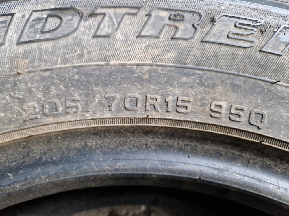 2 KS ZIMNÍ PNEUMATIKA DUNLOP STUDLESS GRANDTREK SJ6 - 205/70 R15 95Q - 20410