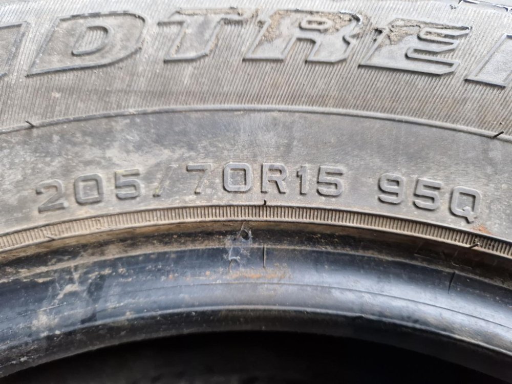2 KS ZIMNÍ PNEUMATIKA DUNLOP STUDLESS GRANDTREK SJ6 - 205/70 R15 95Q - 20500