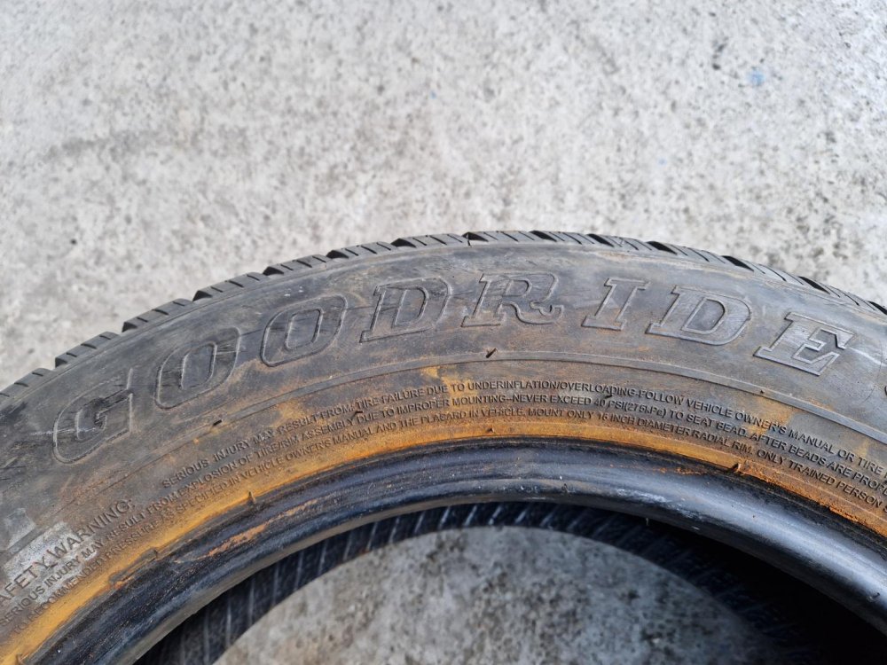 2 KS ZIMNÍ PNEUMATIKA GOODRIDE SW601 - 205/60 R16 92H - 20956