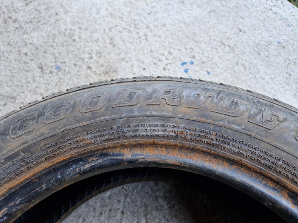 2 KS ZIMNÍ PNEUMATIKA GOODRIDE SW601 - 205/60 R16 92H - 20957