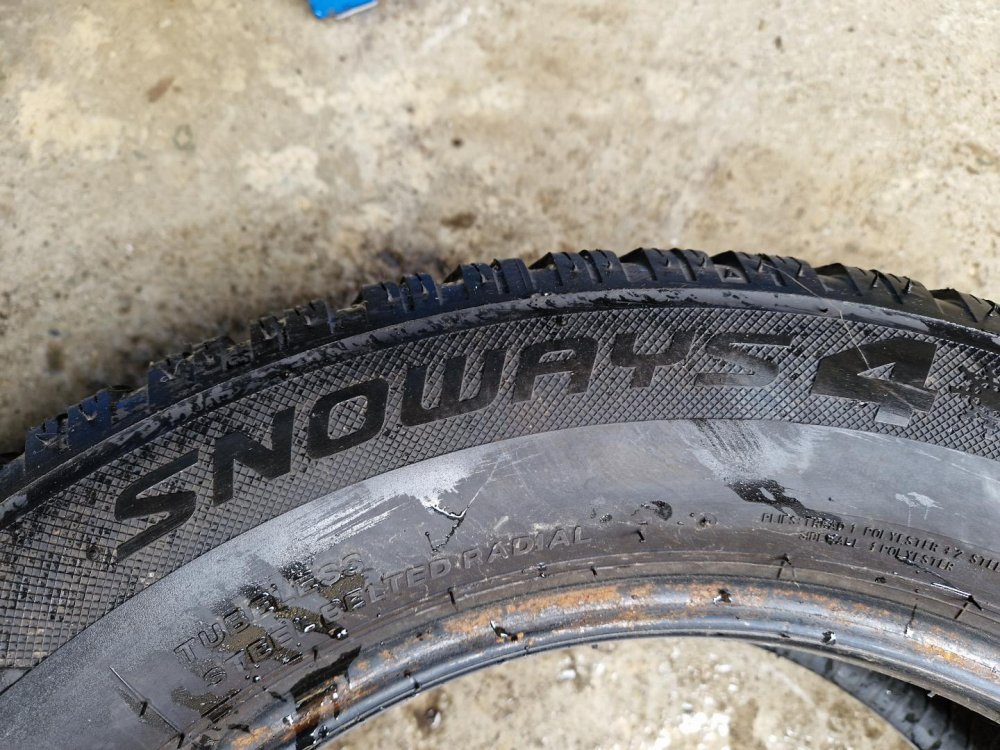 2 KS ZIMNÍ PNEUMATIKA LASSA SNOWAYS 4 - 195/65 R15 91H - 20407