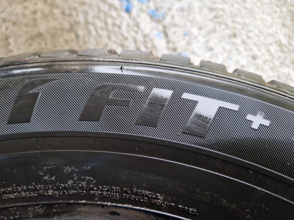 2 KS ZIMNÍ PNEUMATIKA LAUFENN FIT + 195/65 R15 91T - 20611
