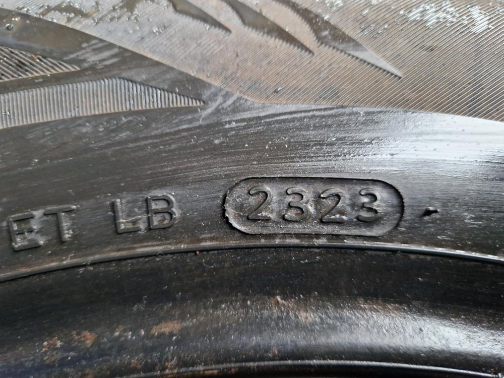 2 KS ZIMNÍ PNEUMATIKA LAUFENN FIT + 195/65 R15 91T - 20611