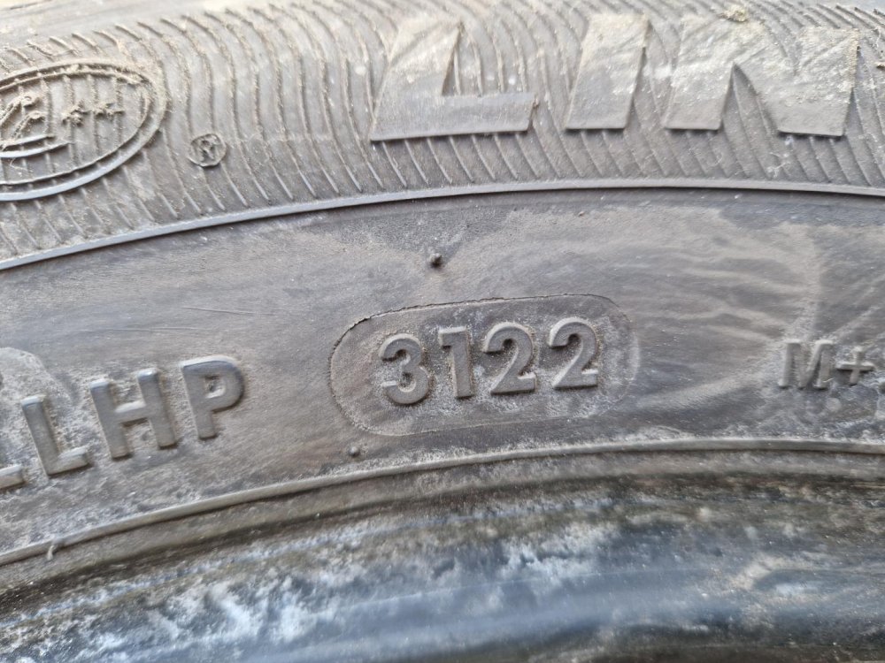 2 KS ZIMNÍ PNEUMATIKA LINGLONG GREEN MAX WINTER HP 205/55 R16 94H - 20383