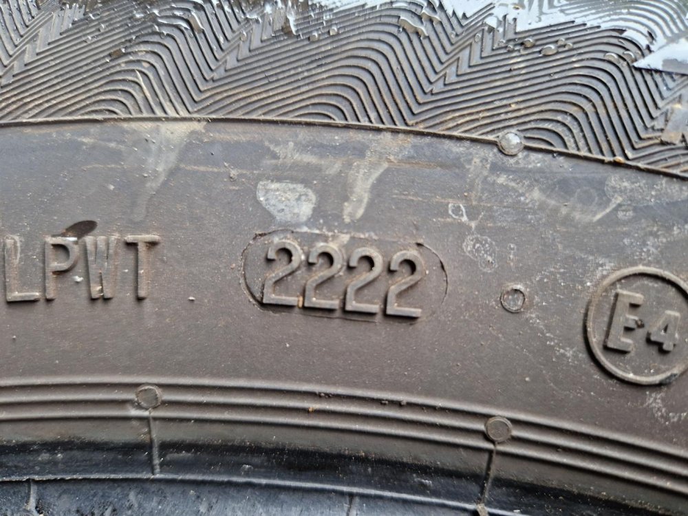 2 KS ZIMNÍ PNEUMATIKA MATADOR NORDICCA 185/65 R15 88T - 20404