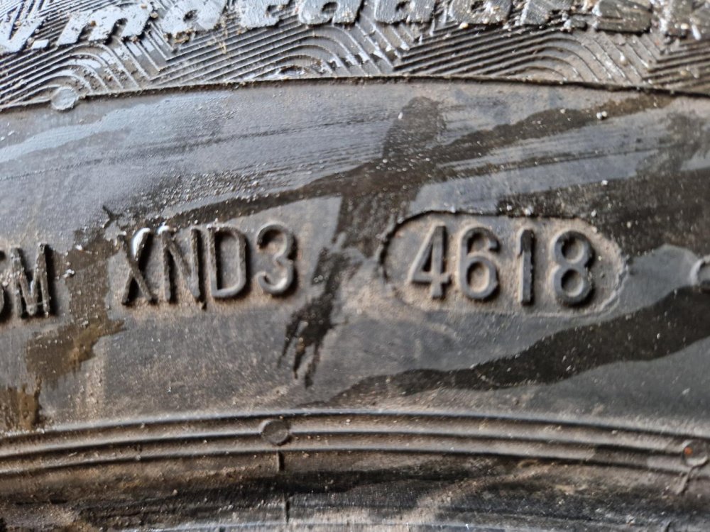 2 KS ZIMNÍ PNEUMATIKA MATADOR SIBIR SNOW 215/60 R16 99H - 20944 2 KS ZIMNÍ PNEUMATIKA MATADOR SIBIR SNOW 215/60 R16 99H - 20944